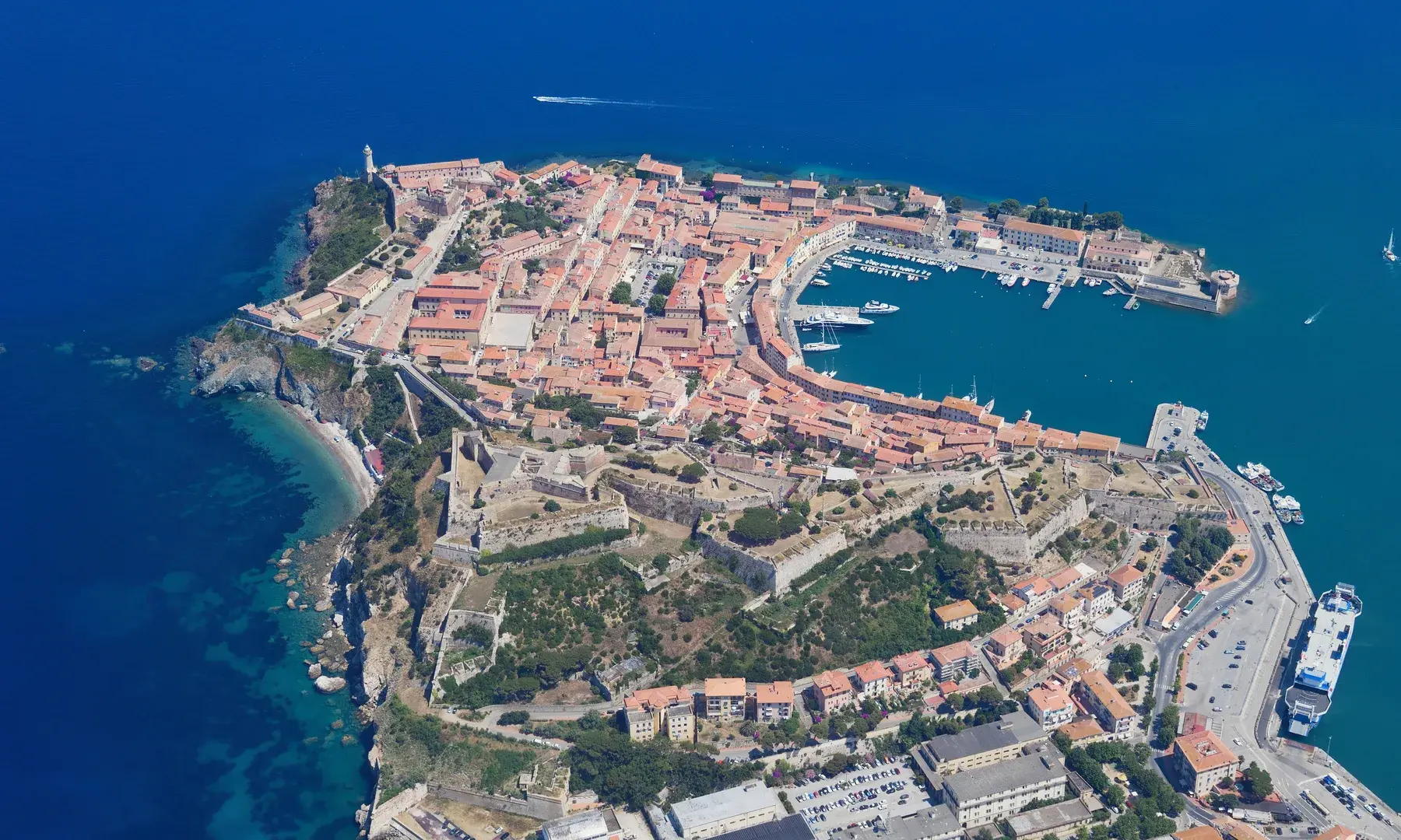 Portoferraio e il suo porto visti dall’alto
